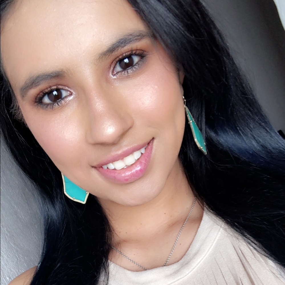 Meet your Posher, Kayla